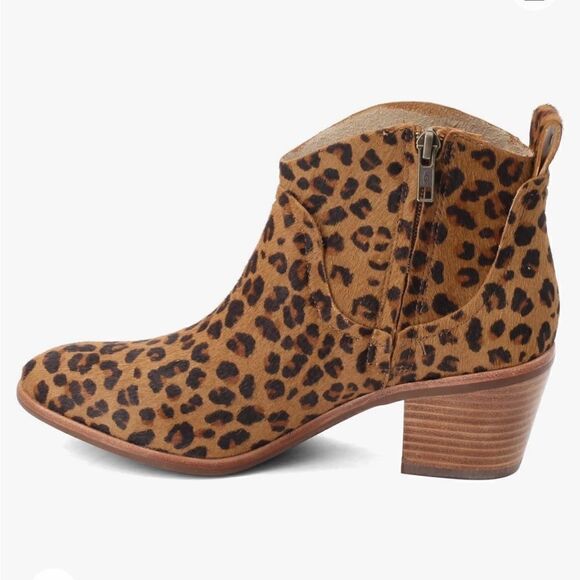 UGG Kingsburg Western Side Zip Wood Block Heel Ankle Boot in Leopard, Size NWOB - Picture 1 of 10